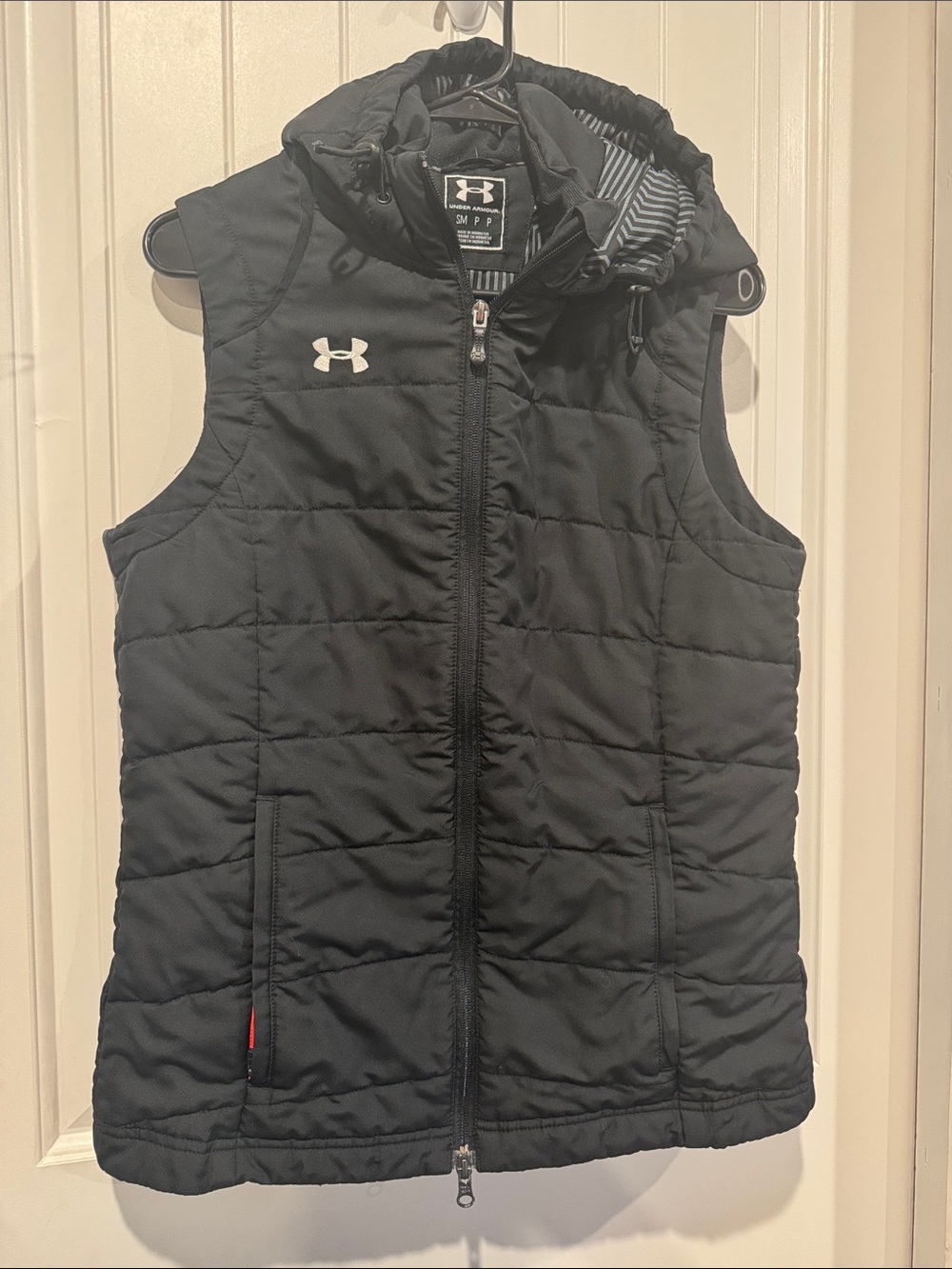 Under Armour Women’s Black Quilted Hooded Vest